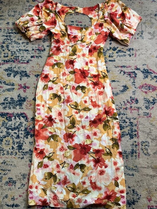 Moon River Dresses & Skirts - Anthropologie Moon River Square Neck Puff-Sleeve Floral Midi Dress - XS